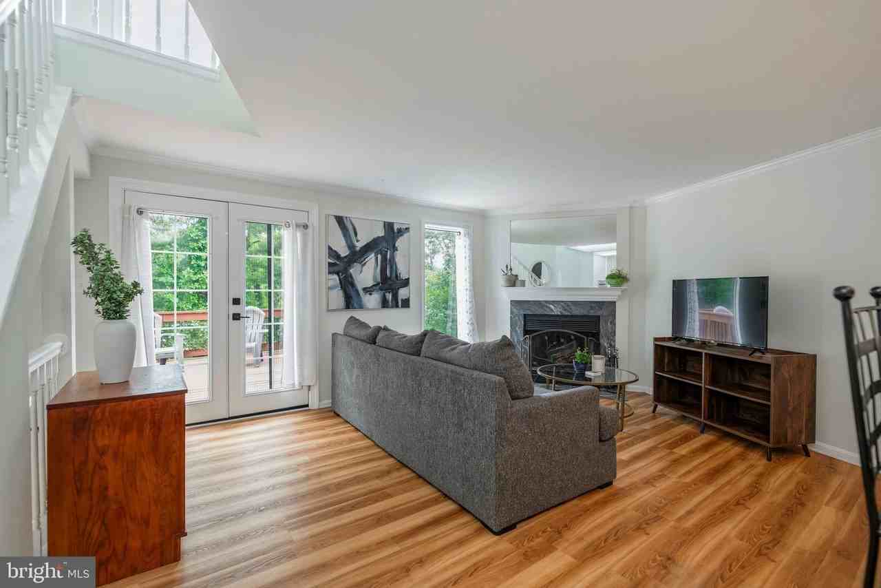 7317 Castleberg Ct - Photo 7 of 32