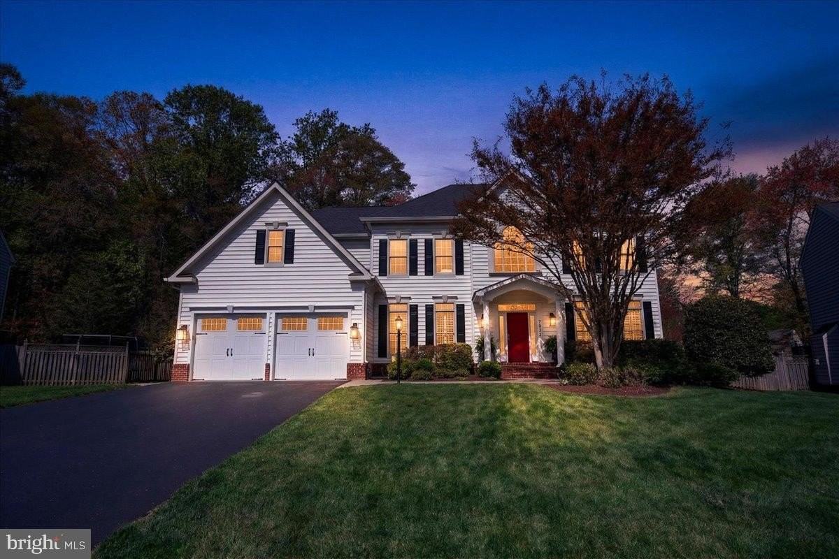7822 Gambrill Woods Way - Photo 2 of 50