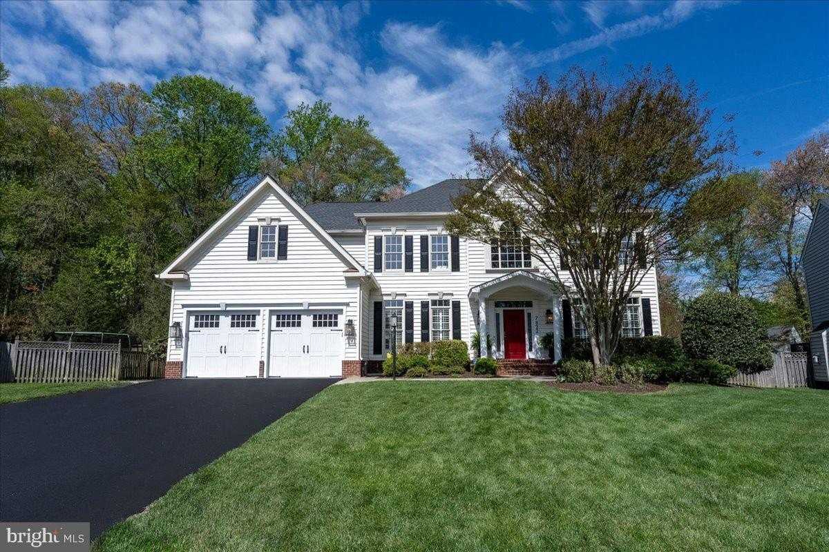 7822 Gambrill Woods Way - Photo 3 of 50