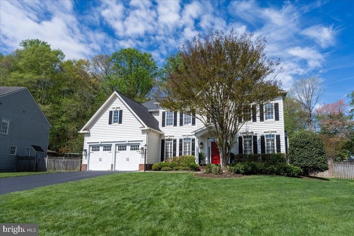7822 Gambrill Woods Way - Photo 4 of 50