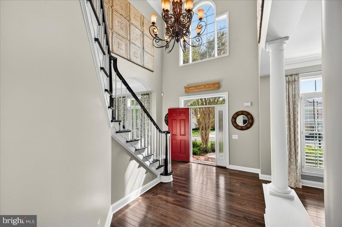 7822 Gambrill Woods Way - Photo 7 of 50