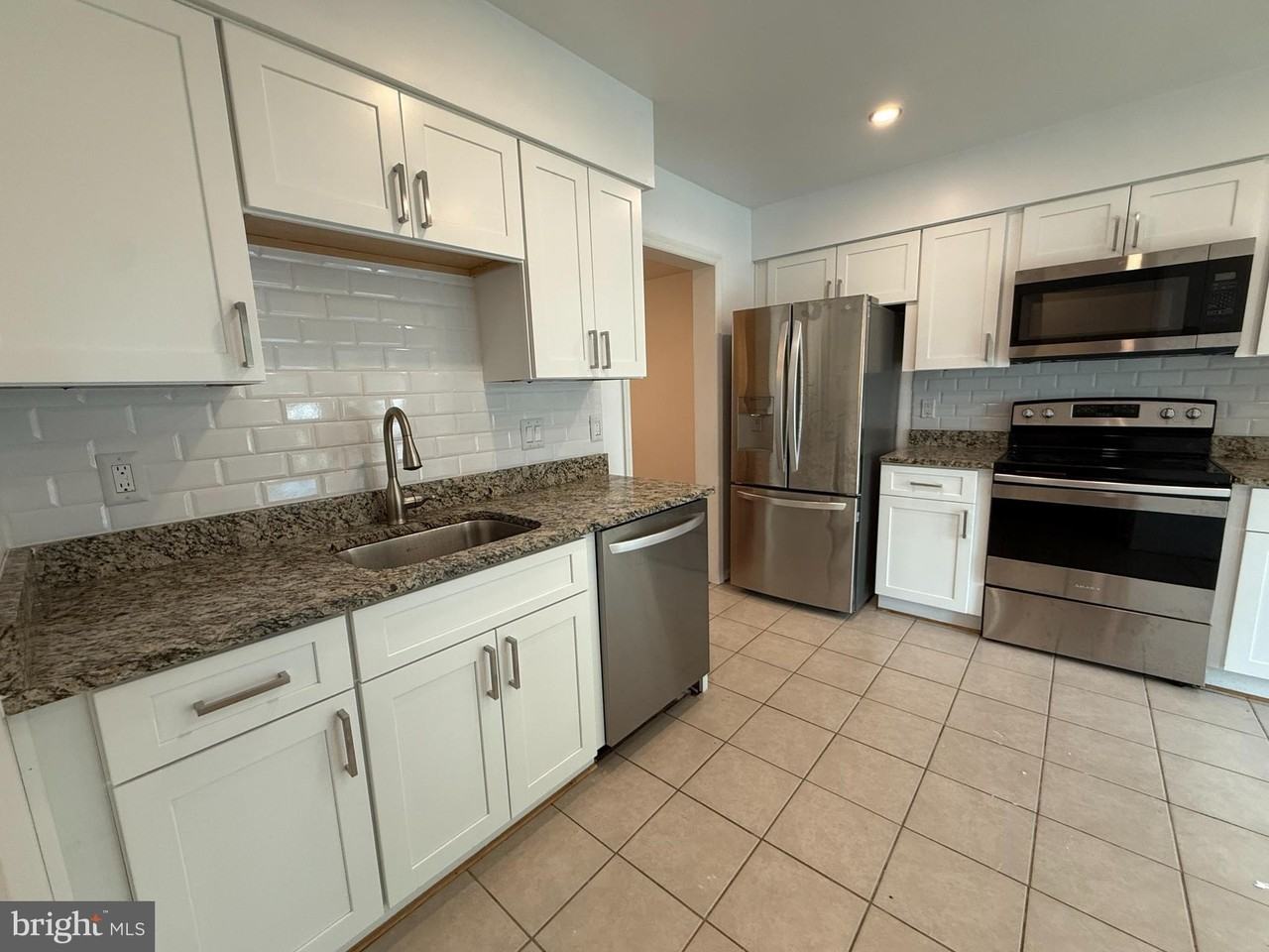 5832 Apsley House Ct - Photo 4 of 41