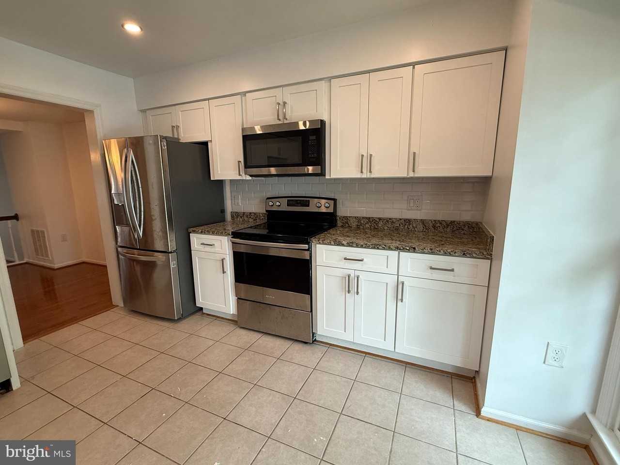 5832 Apsley House Ct - Photo 5 of 41