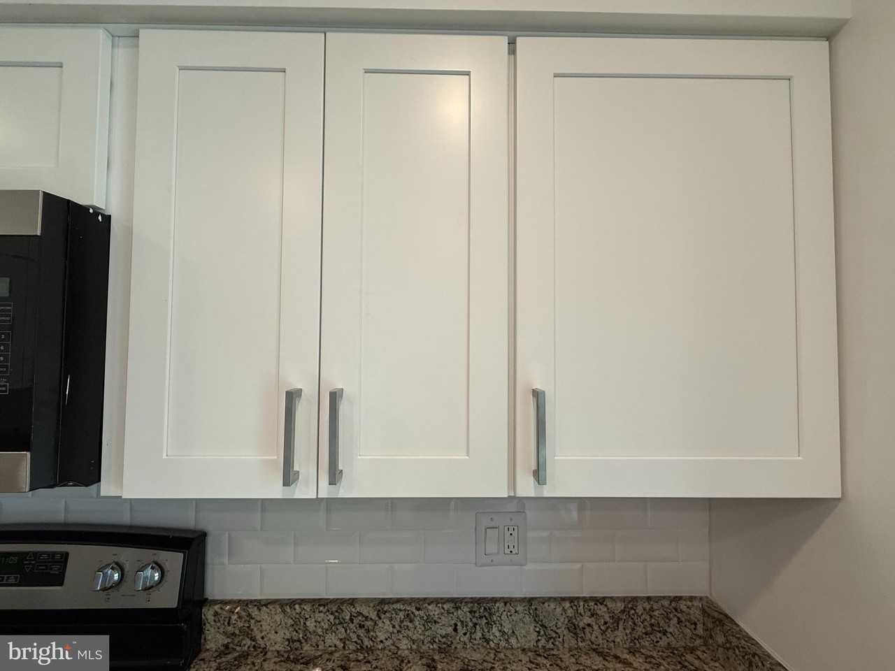 5832 Apsley House Ct - Photo 7 of 41