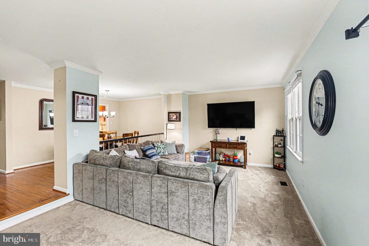 7468 Brighouse Ct - Photo 4 of 29