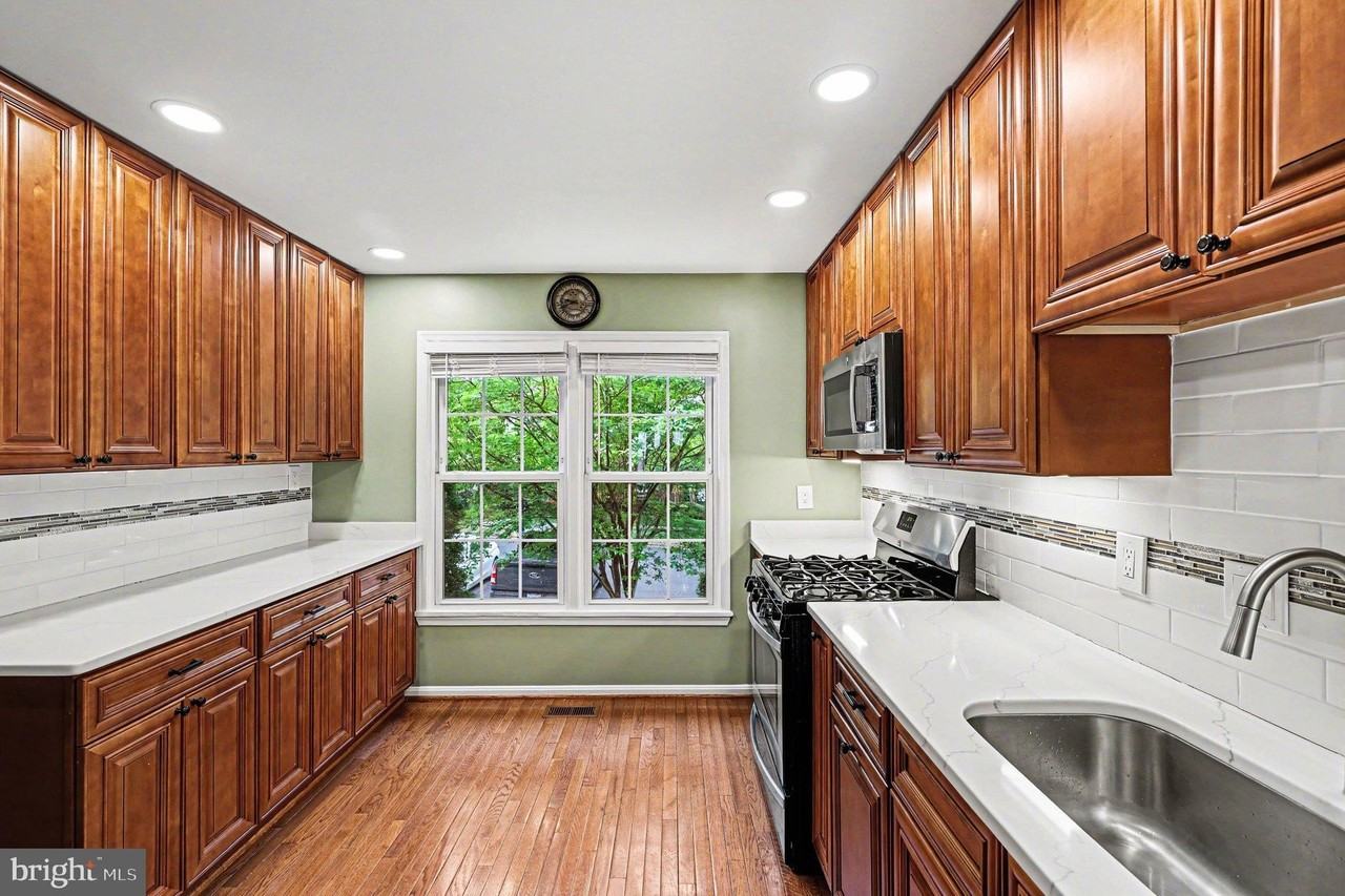 7468 Brighouse Ct - Photo 6 of 29