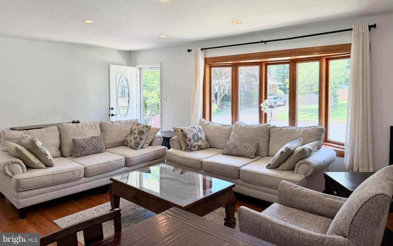 604 Yeonas Dr Sw - Photo 2 of 17