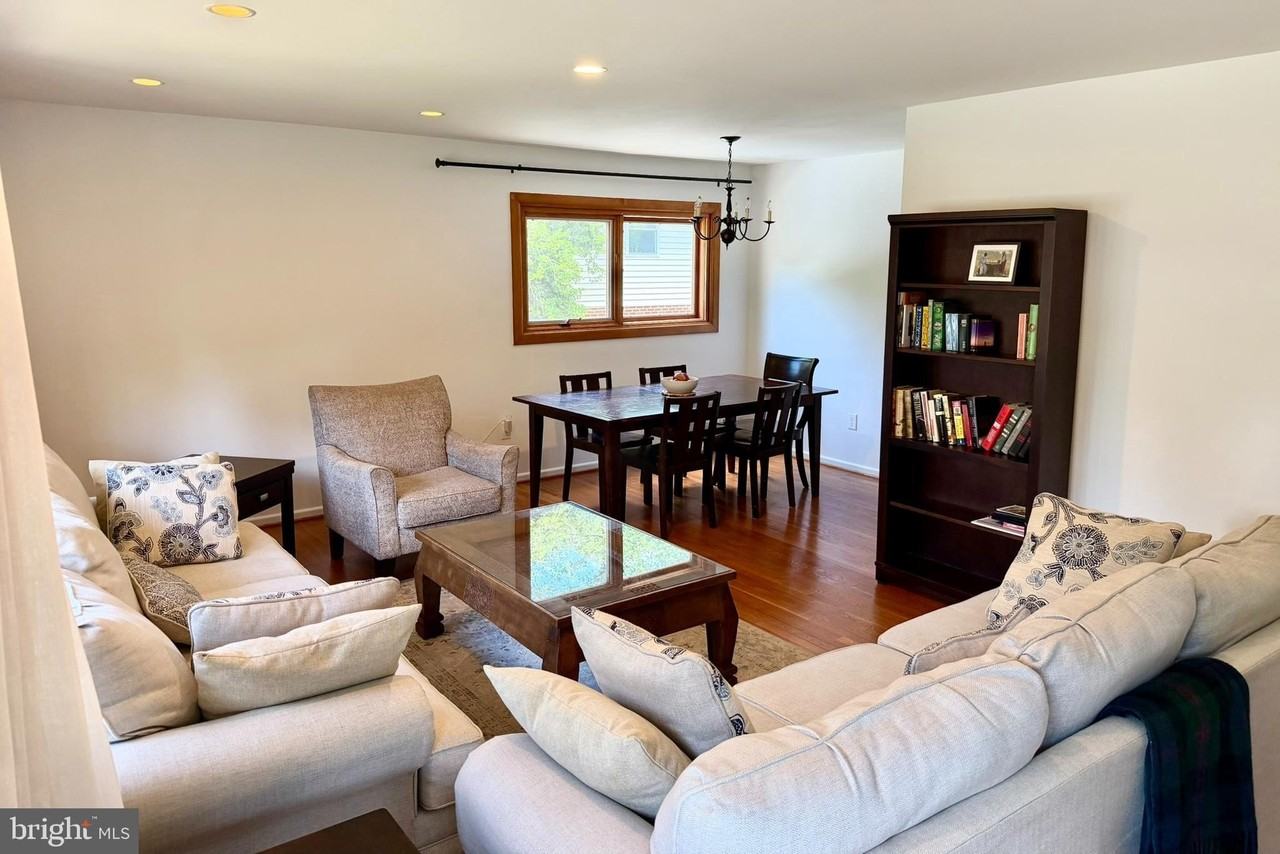 604 Yeonas Dr Sw - Photo 3 of 17