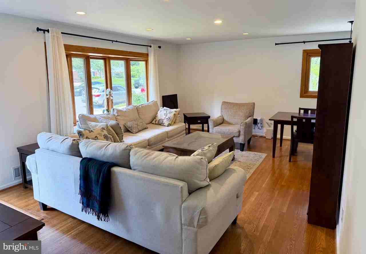 604 Yeonas Dr Sw - Photo 4 of 17