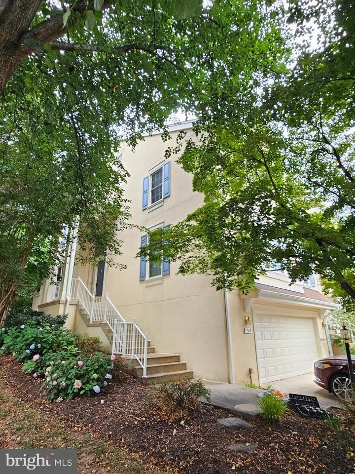 1369 Park Garden Ln - Photo 2 of 31