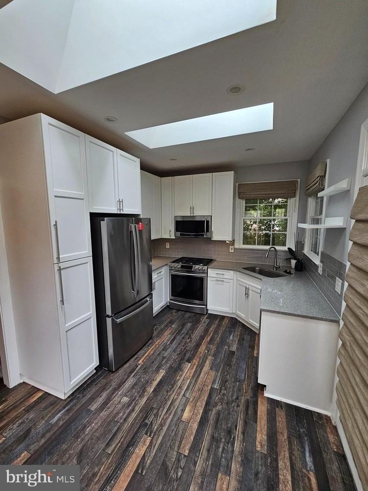 1369 Park Garden Ln - Photo 3 of 31
