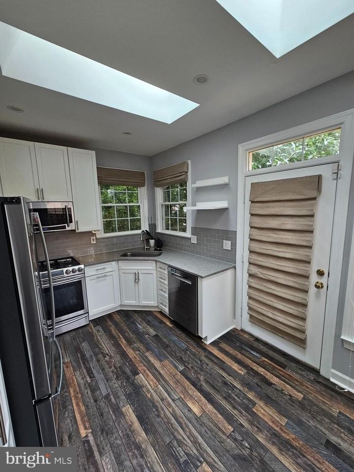 1369 Park Garden Ln - Photo 4 of 31
