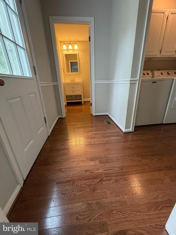23210 Dover Rd - Photo 5 of 27