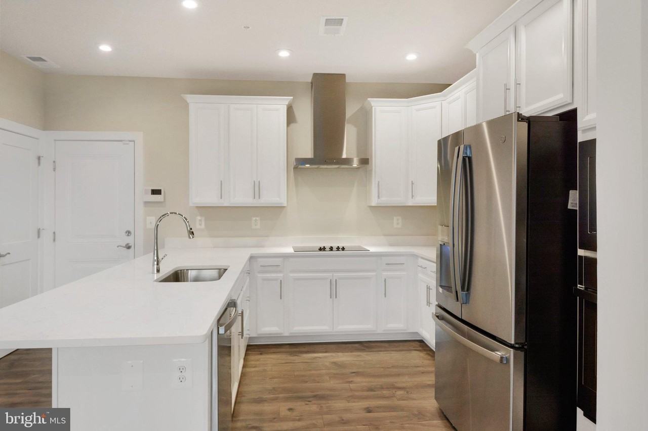 44615 Wolfhound Sq - Photo 3 of 23