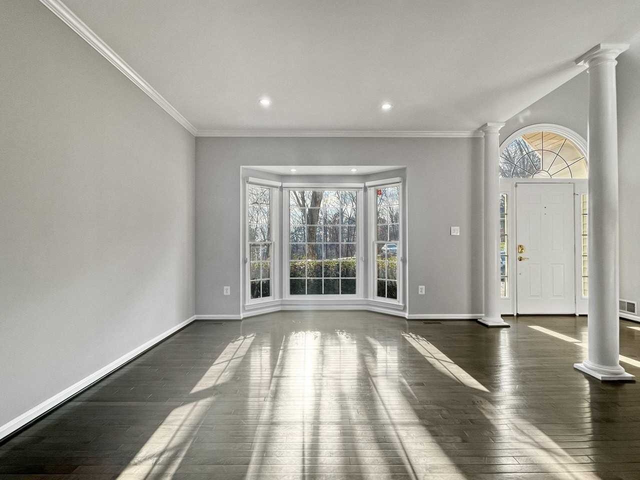 214 W Locust St - Photo 3 of 40