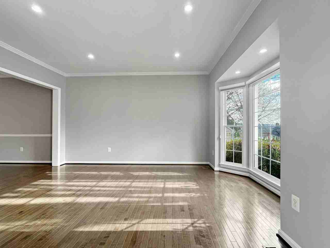 214 W Locust St - Photo 4 of 40