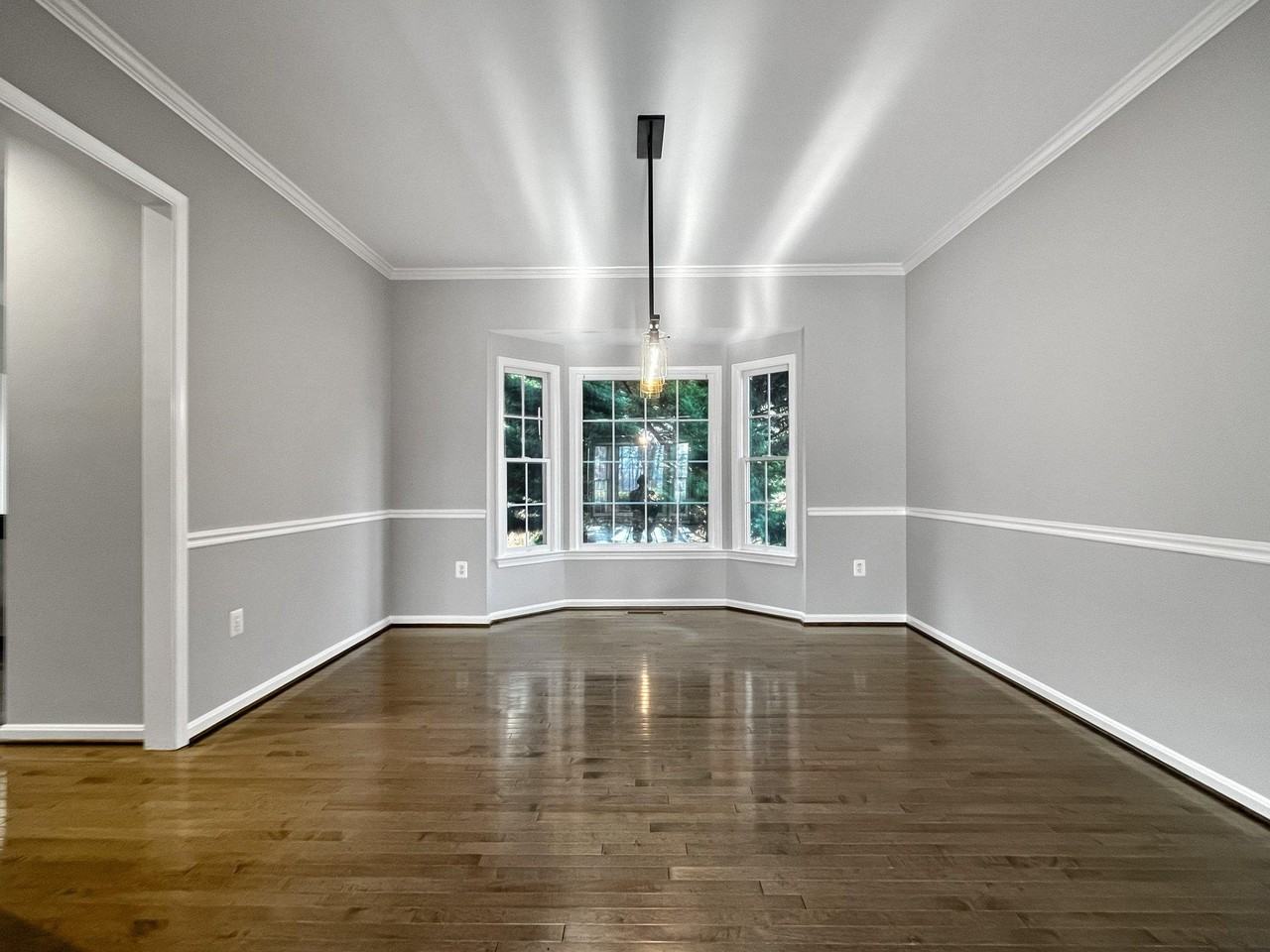 214 W Locust St - Photo 5 of 40