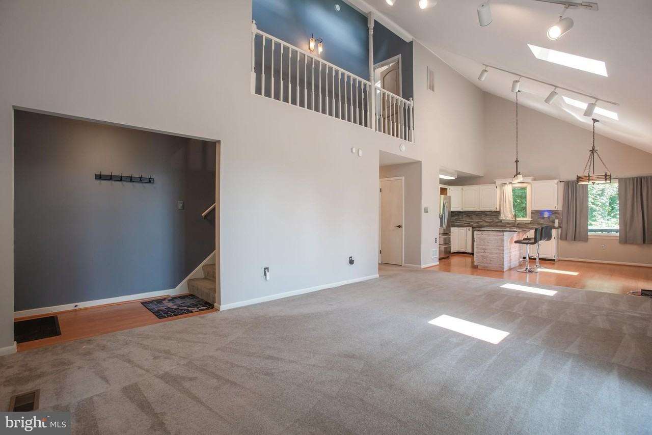 1619 Summit Dr - Photo 5 of 50