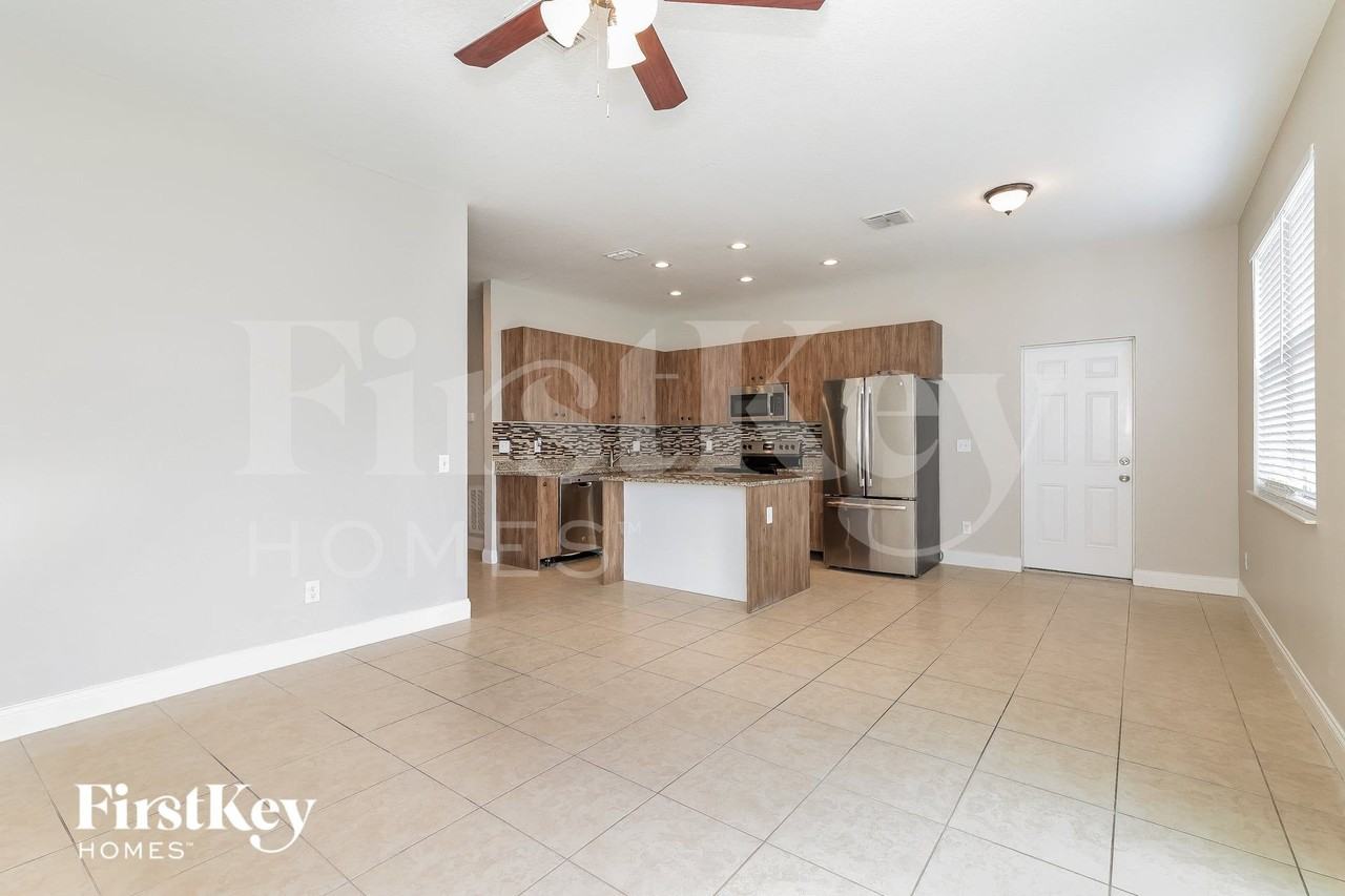 419 Eagle Dr - Photo 4 of 15