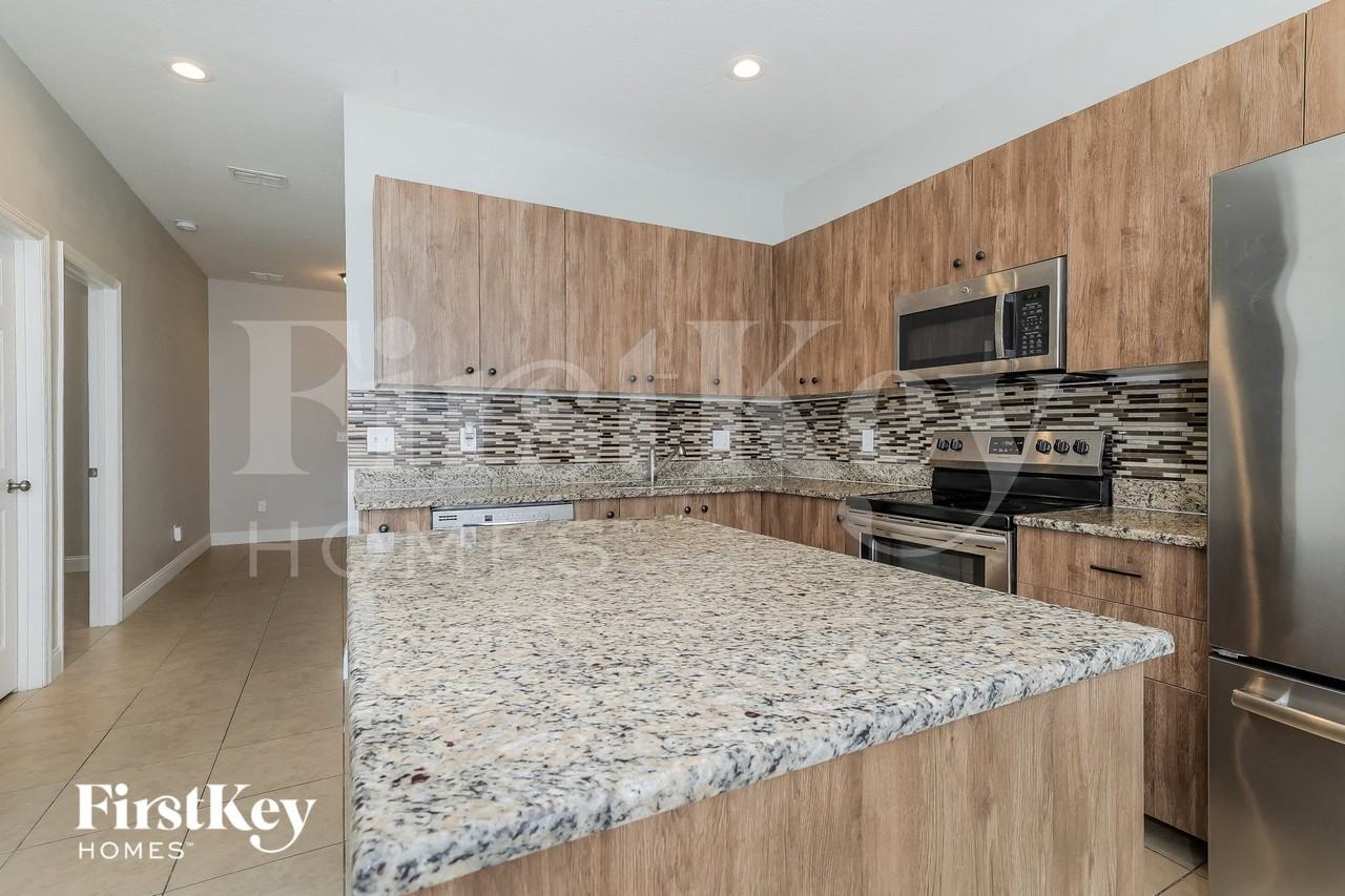 419 Eagle Dr - Photo 5 of 15