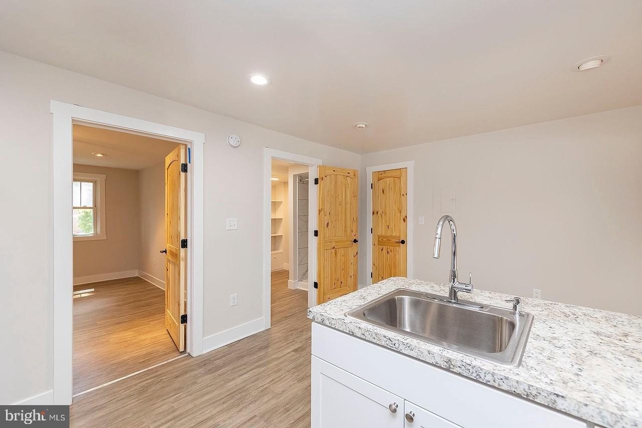 550 N Loudoun St #1 - Photo 4 of 18
