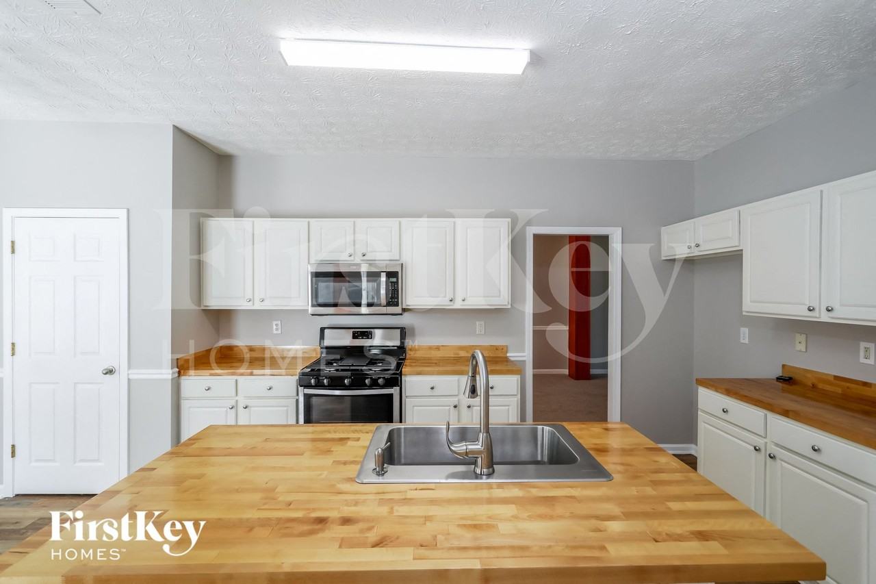 745 Somerset Vale Dr - Photo 4 of 15