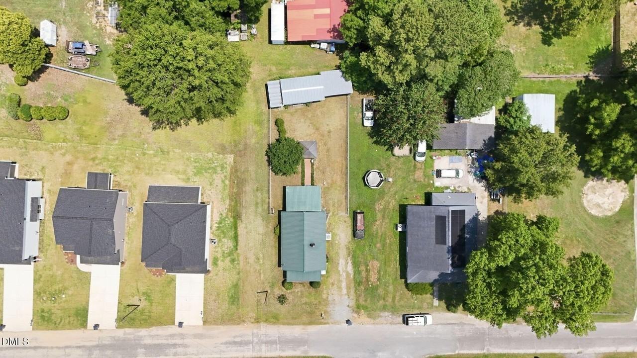 201 4th St - Photo 4 of 50