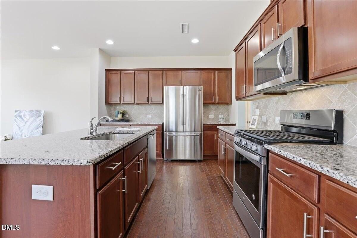 814 Bristol Bridge Dr - Photo 3 of 8