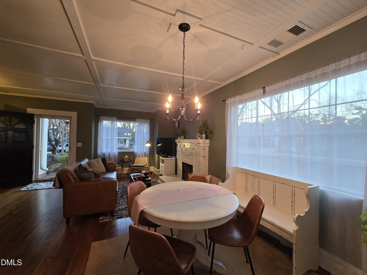 320 Wall St - Photo 4 of 8