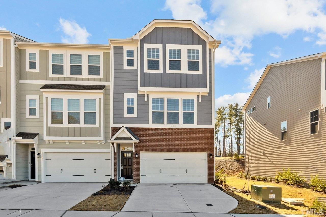 1206 Commack Dr