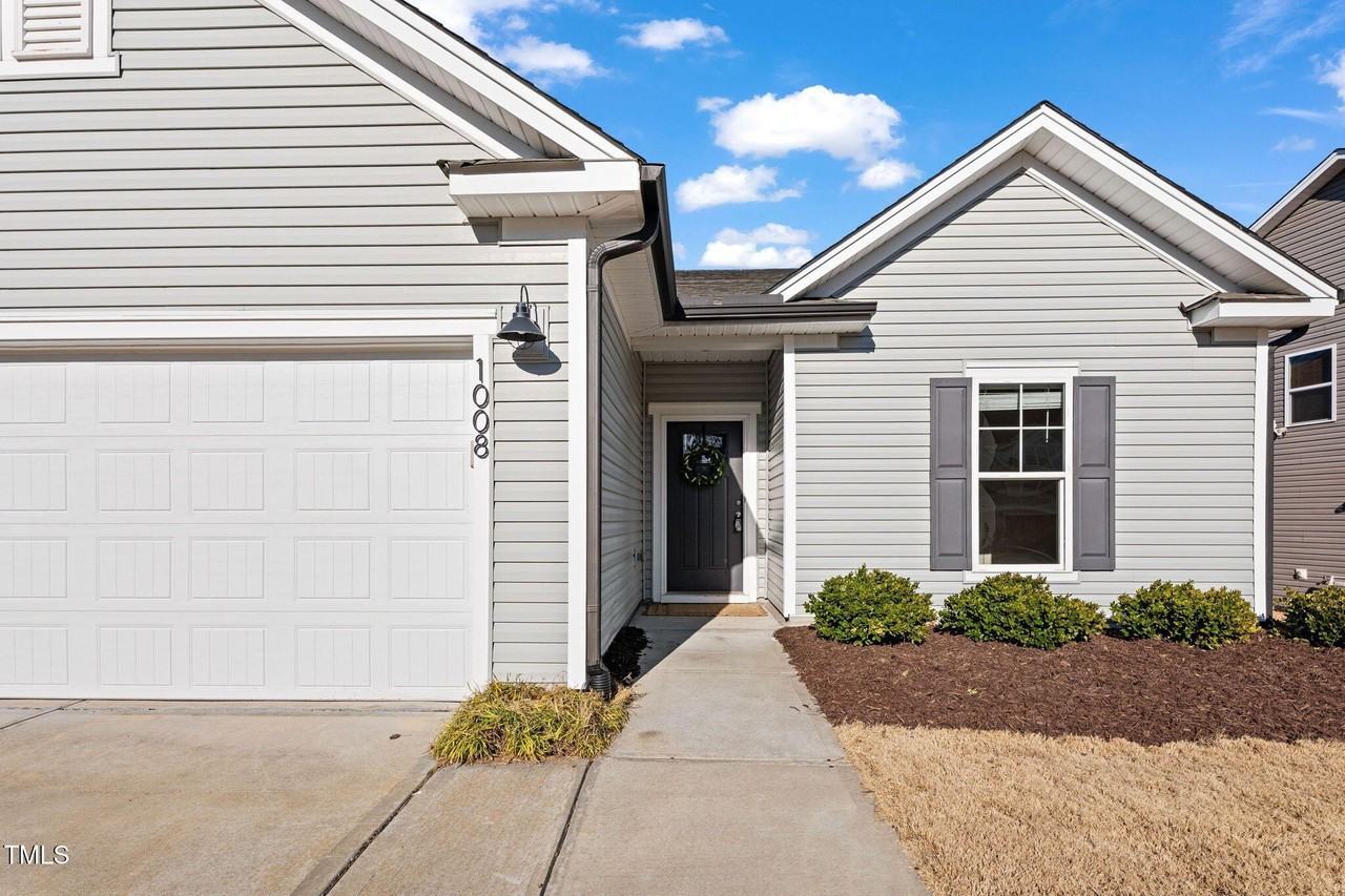1008 Sandtrap Way - Photo 3 of 33