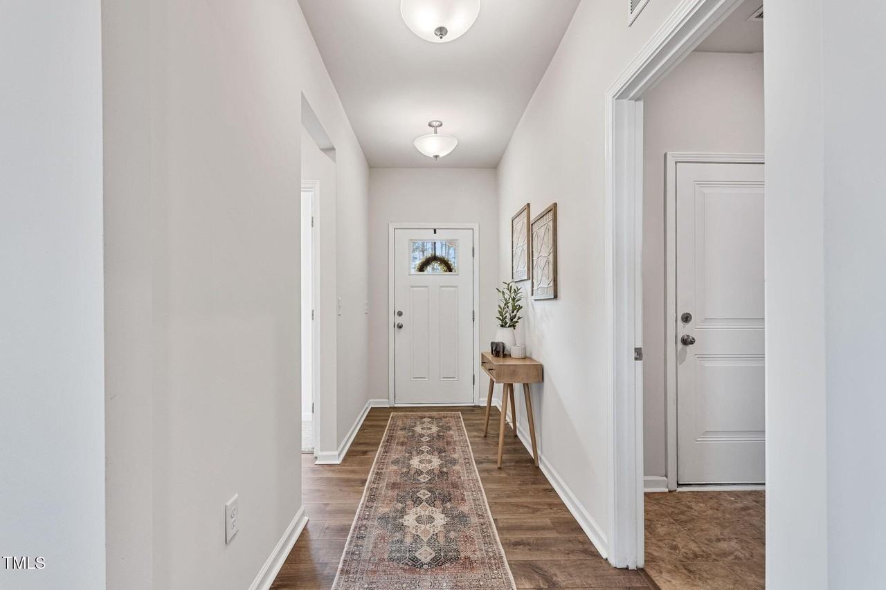1008 Sandtrap Way - Photo 5 of 33
