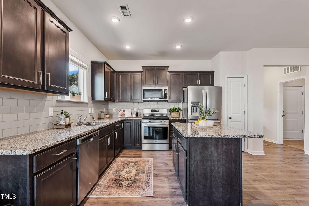 1008 Sandtrap Way - Photo 6 of 33
