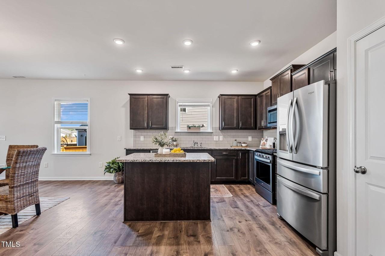 1008 Sandtrap Way - Photo 7 of 33