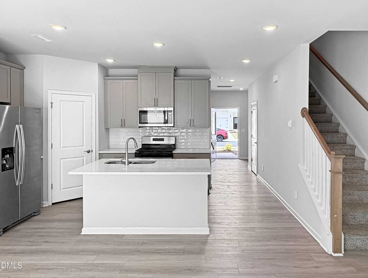 671 Rolling Fields Dr - Photo 4 of 18