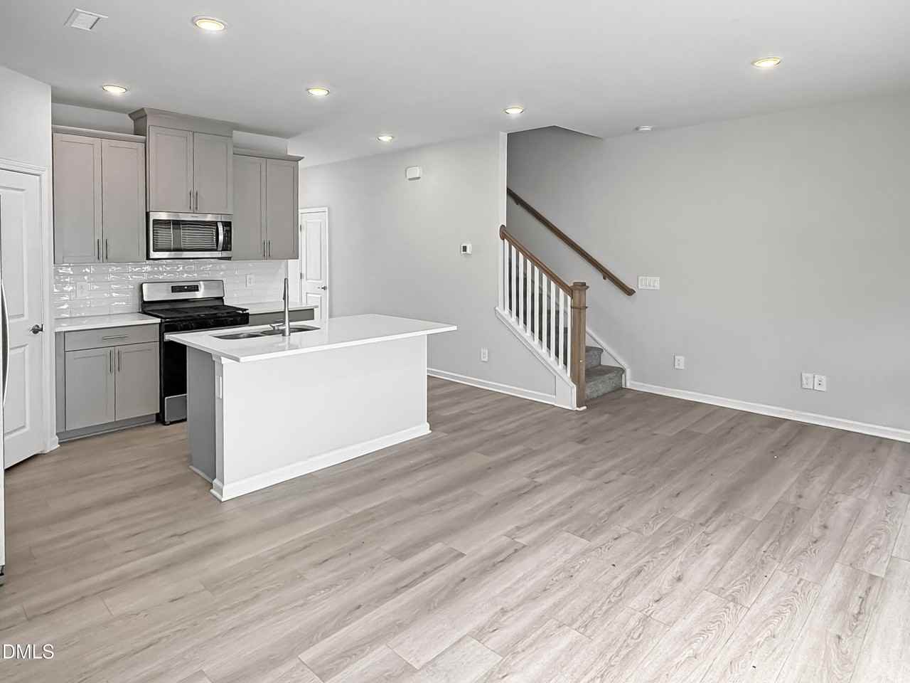 671 Rolling Fields Dr - Photo 5 of 18