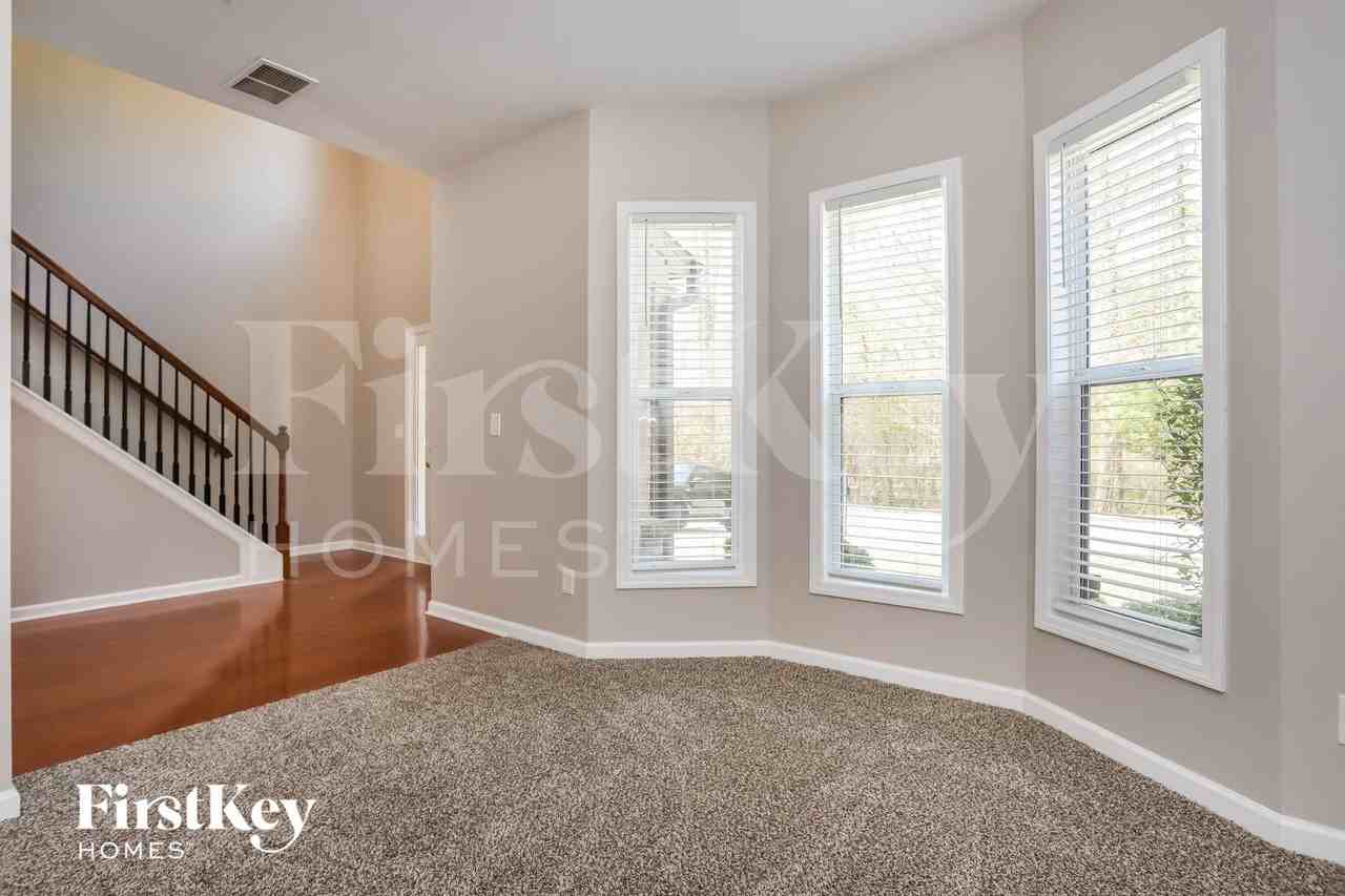 2009 Raegan Way - Photo 2 of 15