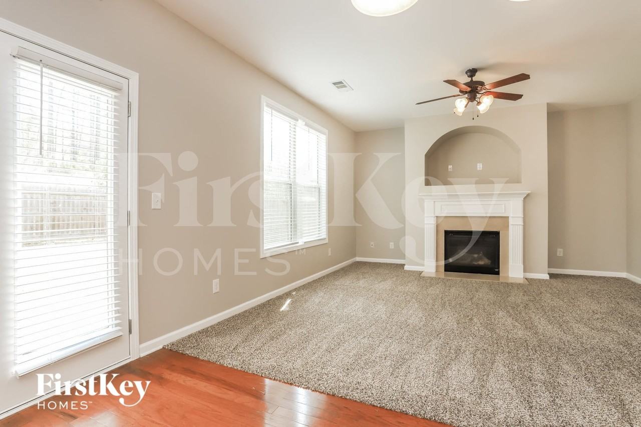 2009 Raegan Way - Photo 4 of 15