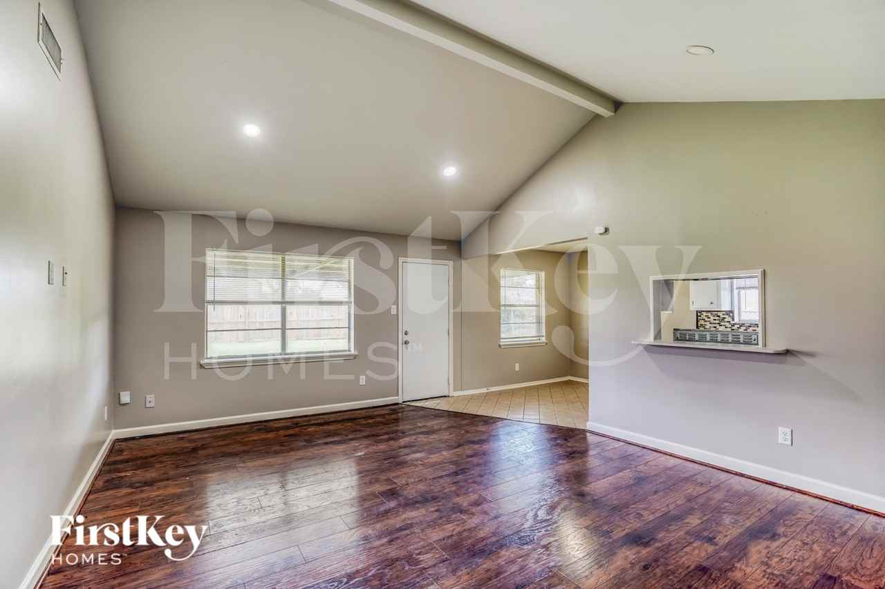 13914 Duncannon Dr - Photo 3 of 20
