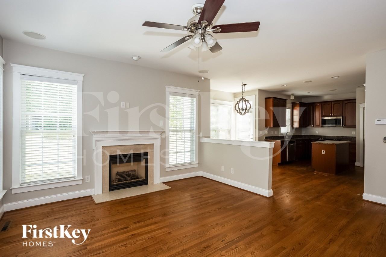 125 E Fenway Ave - Photo 3 of 19