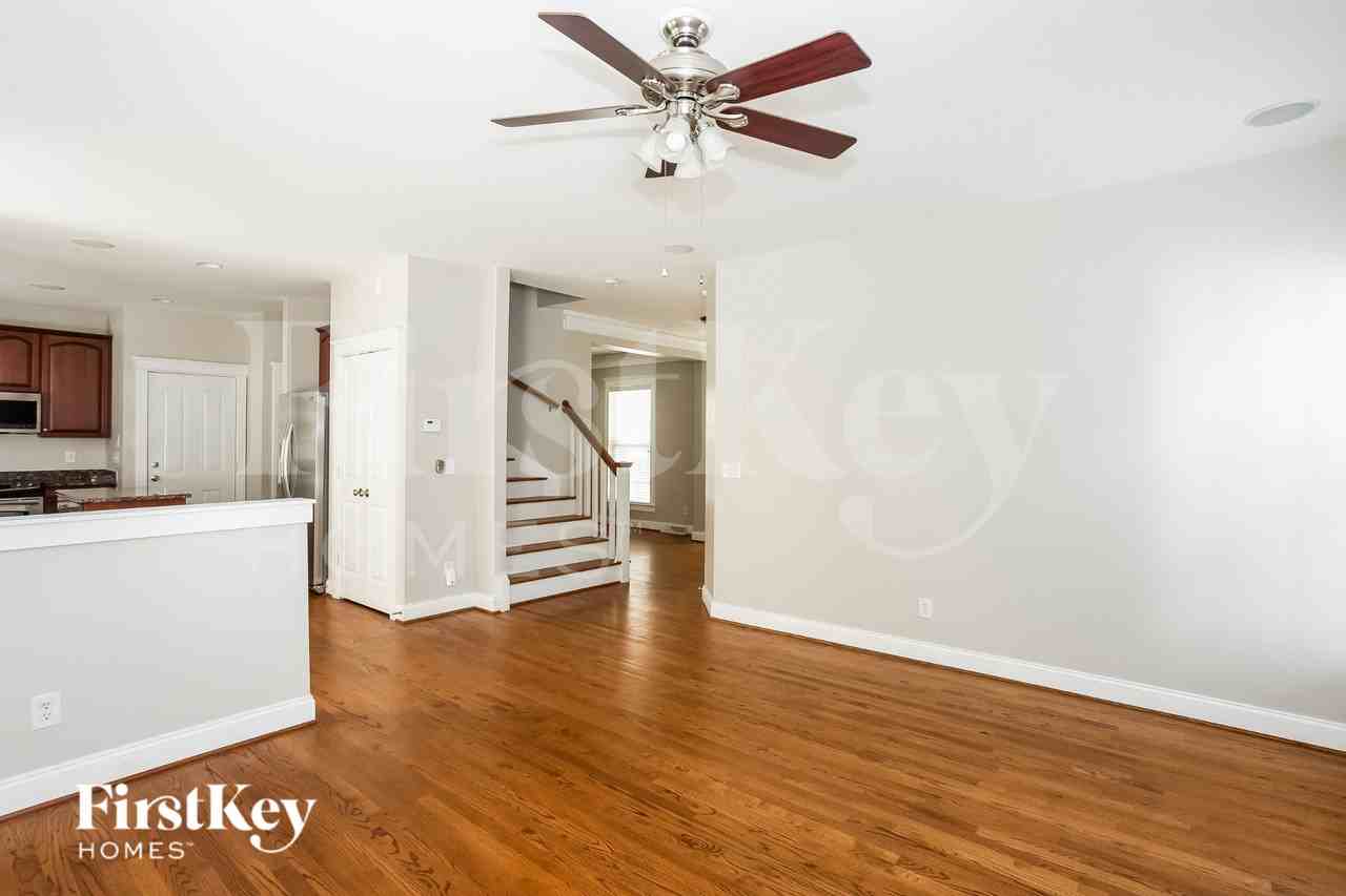125 E Fenway Ave - Photo 5 of 19