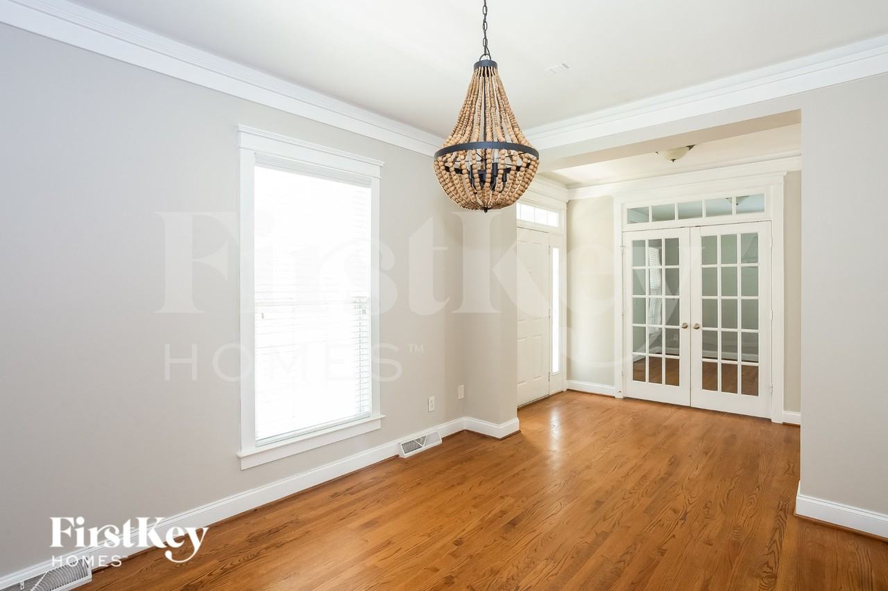 125 E Fenway Ave - Photo 6 of 19