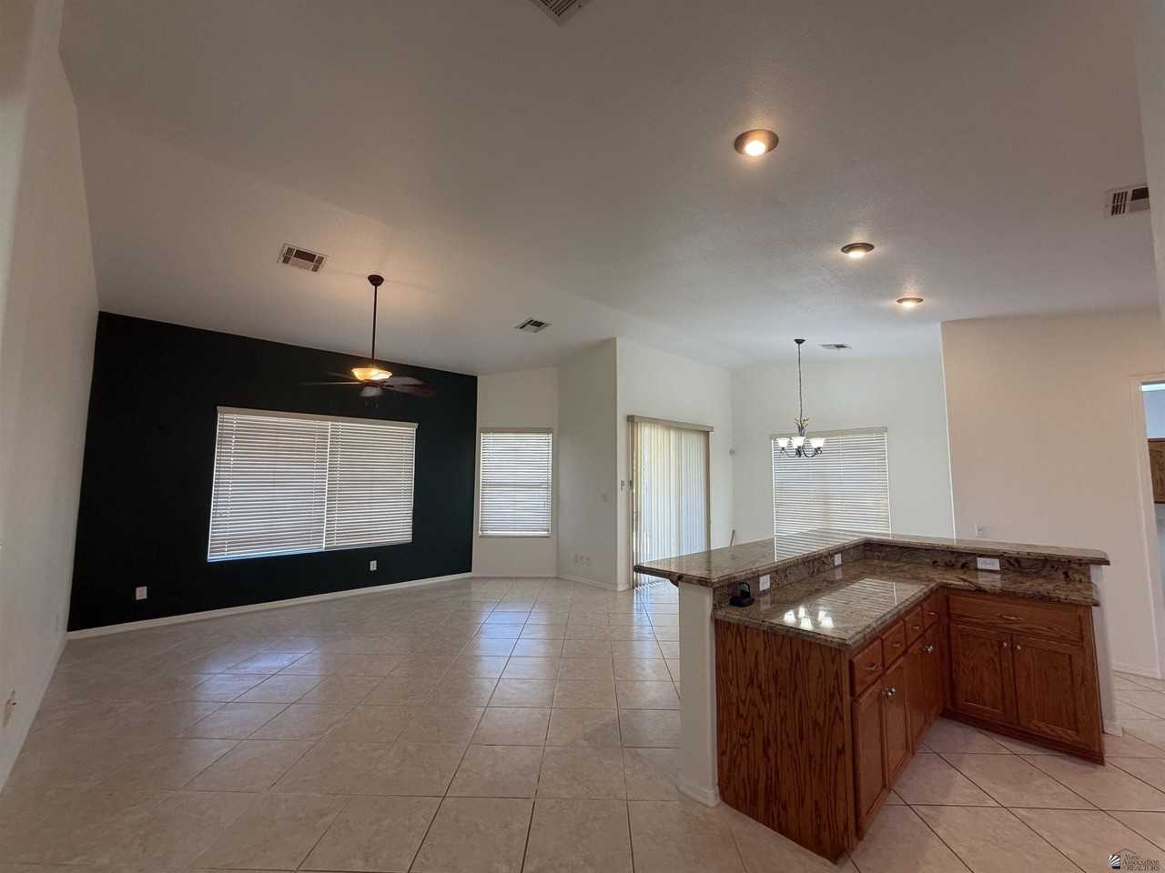 3333 S Kinnow Ave - Photo 4 of 40