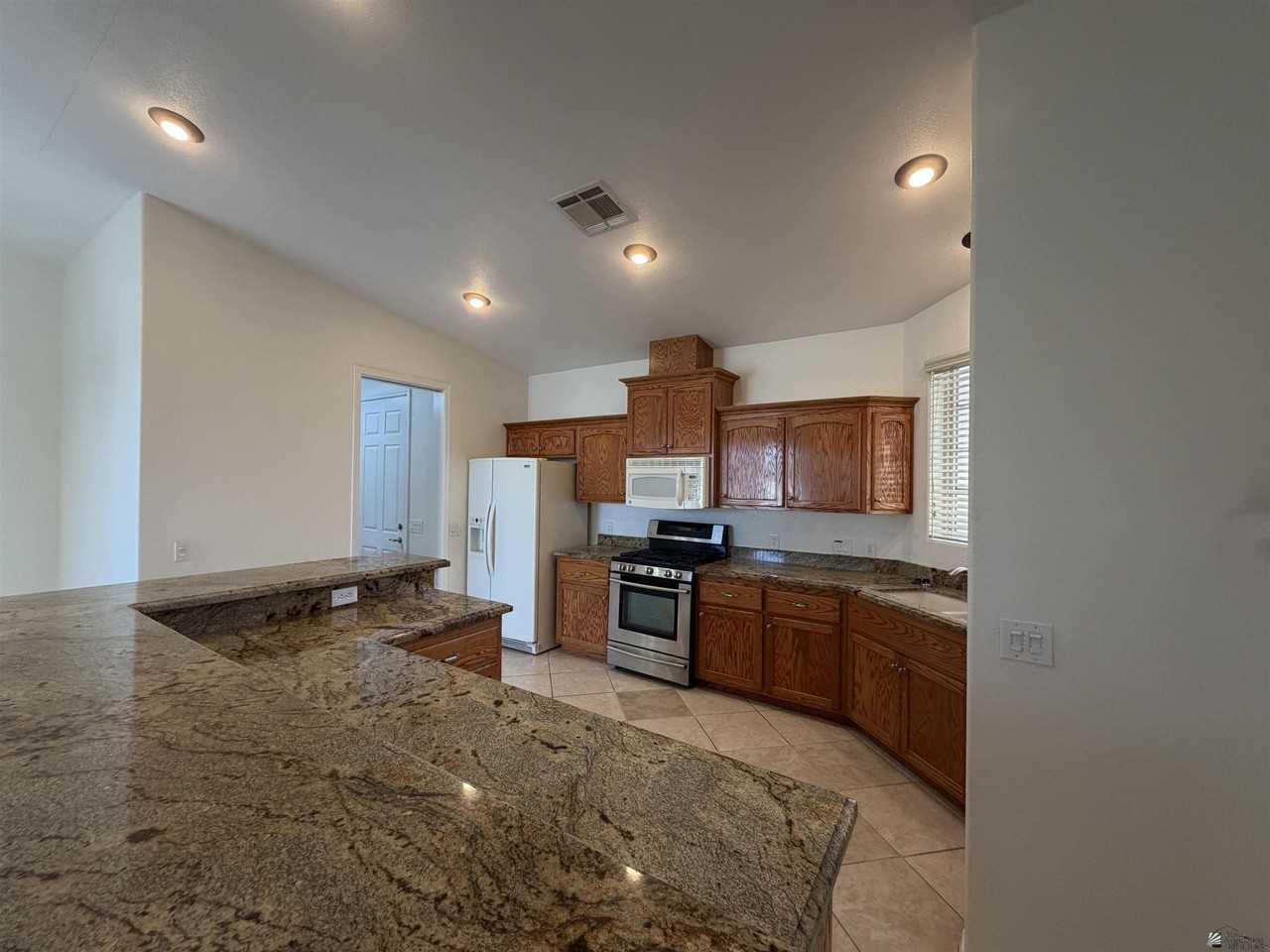 3333 S Kinnow Ave - Photo 5 of 40