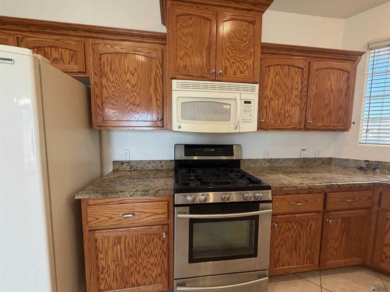 3333 S Kinnow Ave - Photo 7 of 40