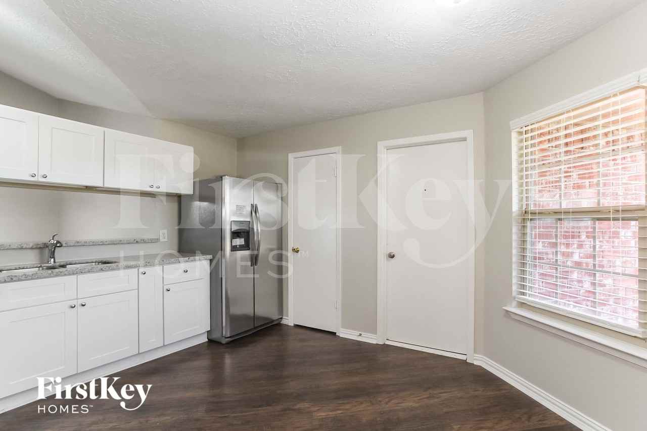 3818 Rosemont Dr - Photo 6 of 15