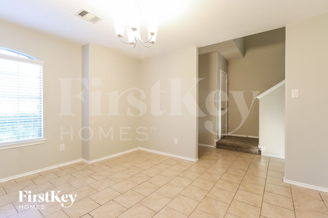 21699 Horseshoe Dr - Photo 5 of 17