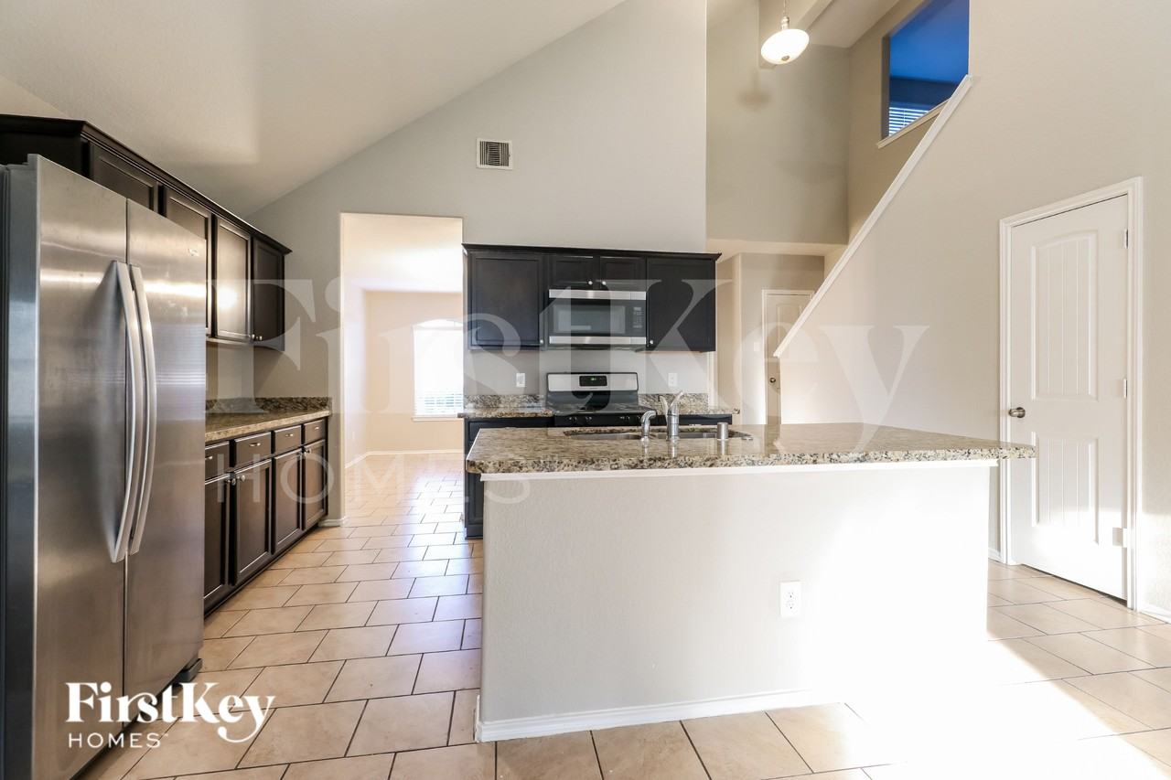 21699 Horseshoe Dr - Photo 6 of 17