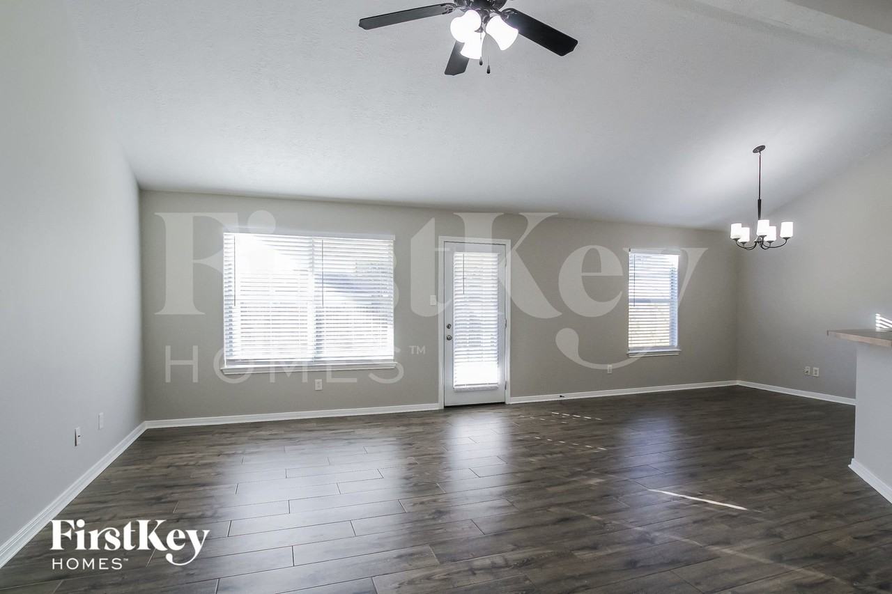 16204 N View Ct - Photo 3 of 15