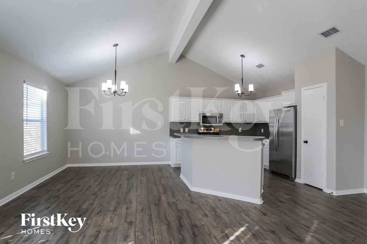 16204 N View Ct - Photo 5 of 15